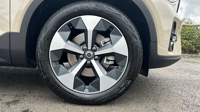 Volvo XC40 Plus, B3 Mild hybrid, Petrol, Dark (EX-DEMONSTRATOR- Heated Seats, Camera)