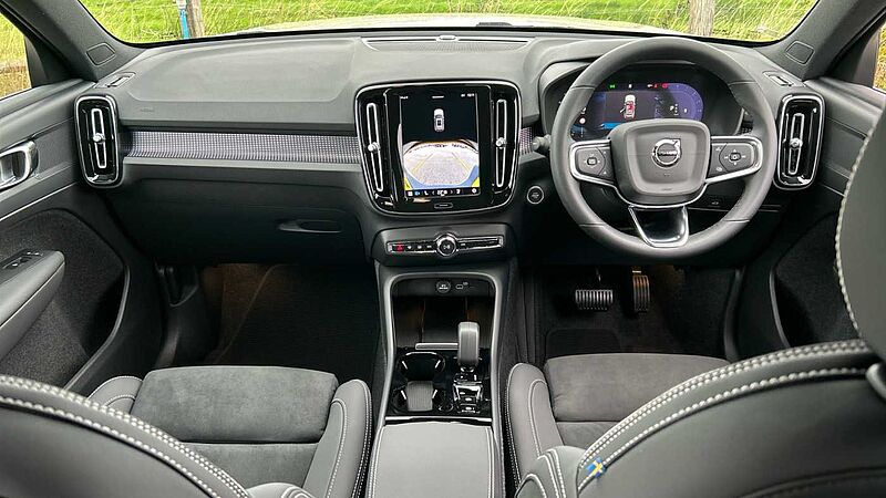 Volvo XC40 Plus, B3 Mild hybrid, Petrol, Dark (EX-DEMONSTRATOR- Heated Seats, Camera)