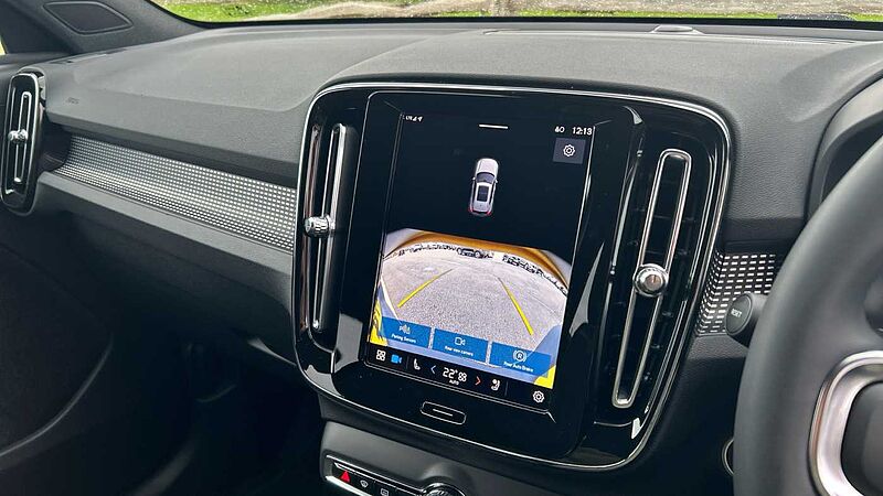 Volvo XC40 Plus, B3 Mild hybrid, Petrol, Dark (EX-DEMONSTRATOR- Heated Seats, Camera)
