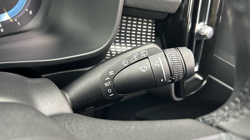 Volvo XC40 Plus, B3 Mild hybrid, Petrol, Dark (EX-DEMONSTRATOR- Heated Seats, Camera)