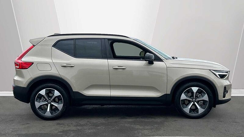Volvo XC40 Plus, B3 Mild hybrid, Petrol, Dark (EX-DEMONSTRATOR- Heated Seats, Camera)