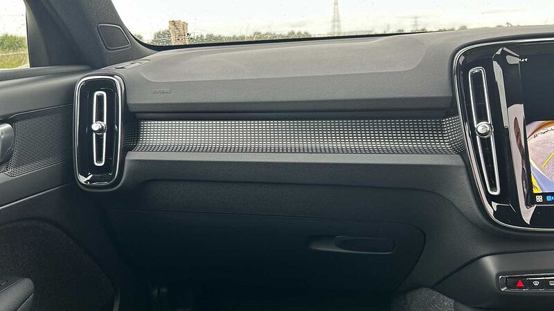 Volvo XC40 Plus, B3 Mild hybrid, Petrol, Dark (EX-DEMONSTRATOR- Heated Seats, Camera)