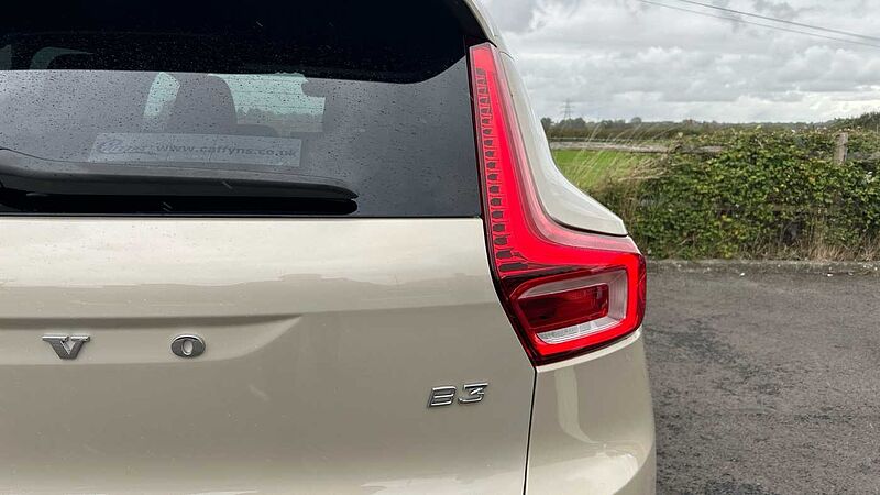 Volvo XC40 Plus, B3 Mild hybrid, Petrol, Dark (EX-DEMONSTRATOR- Heated Seats, Camera)