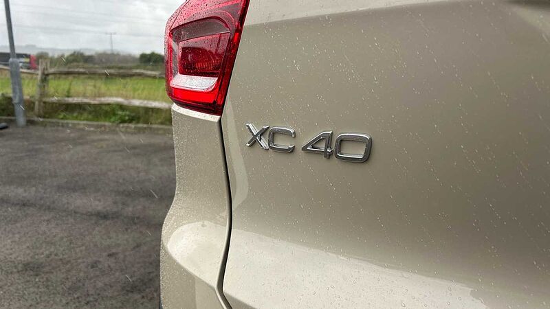 Volvo XC40 Plus, B3 Mild hybrid, Petrol, Dark (EX-DEMONSTRATOR- Heated Seats, Camera)