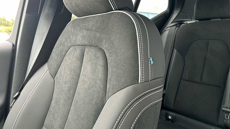 Volvo XC40 Plus, B3 Mild hybrid, Petrol, Dark (EX-DEMONSTRATOR- Heated Seats, Camera)