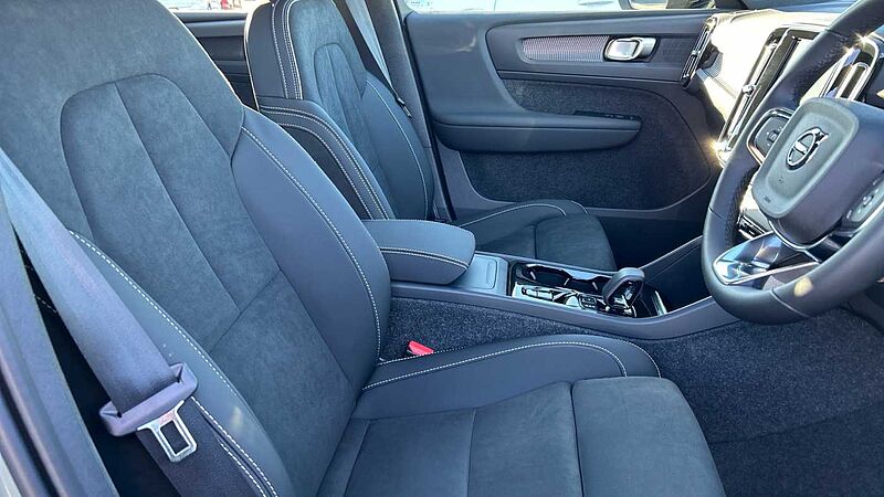 Volvo XC40 Plus, B3 Mild hybrid, Petrol, Dark(Heated Seats, Camera, Google)