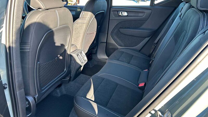 Volvo XC40 Plus, B3 Mild hybrid, Petrol, Dark(Heated Seats, Camera, Google)