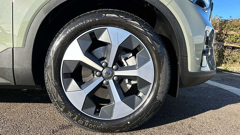 Volvo XC40 Plus, B3 Mild hybrid, Petrol, Dark(Heated Seats, Camera, Google)