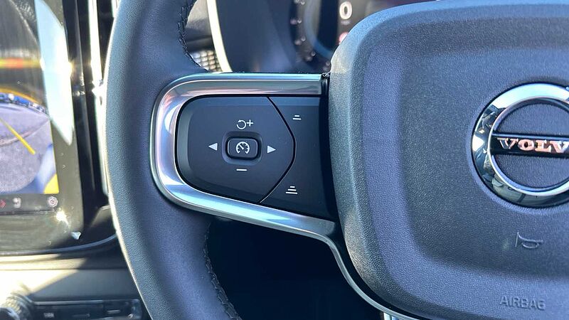 Volvo XC40 Plus, B3 Mild hybrid, Petrol, Dark(Heated Seats, Camera, Google)