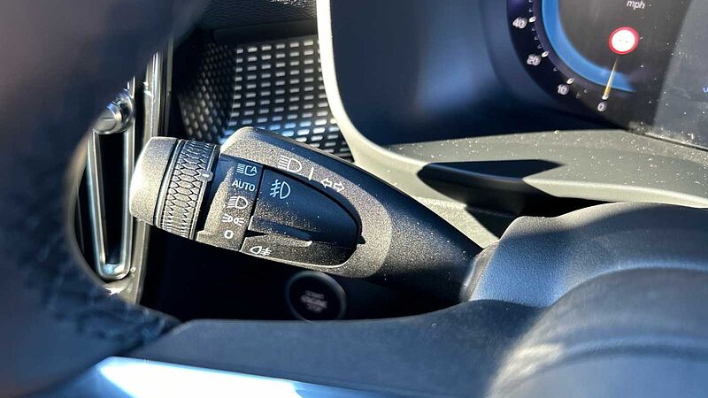 Volvo XC40 Plus, B3 Mild hybrid, Petrol, Dark(Heated Seats, Camera, Google)