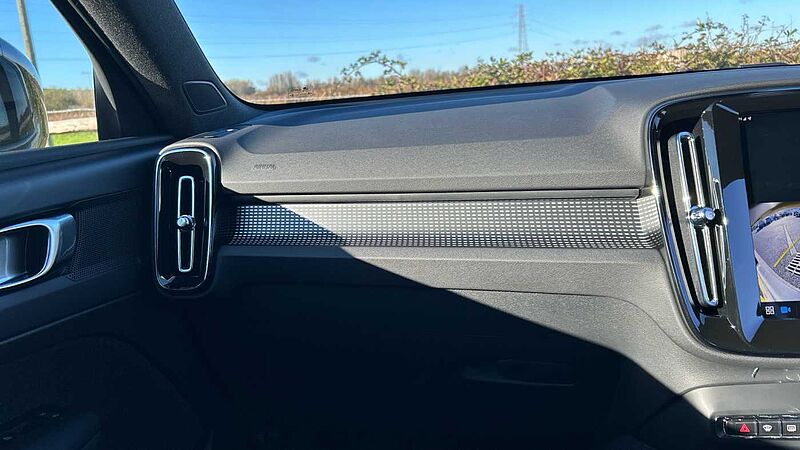 Volvo XC40 Plus, B3 Mild hybrid, Petrol, Dark(Heated Seats, Camera, Google)