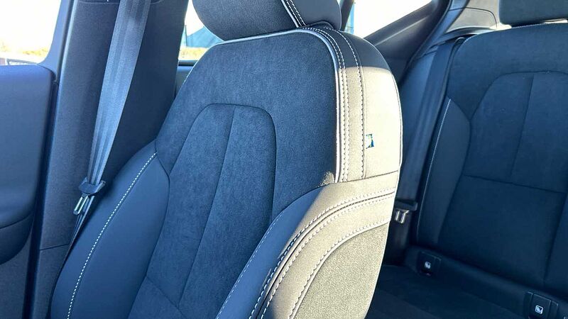 Volvo XC40 Plus, B3 Mild hybrid, Petrol, Dark(Heated Seats, Camera, Google)