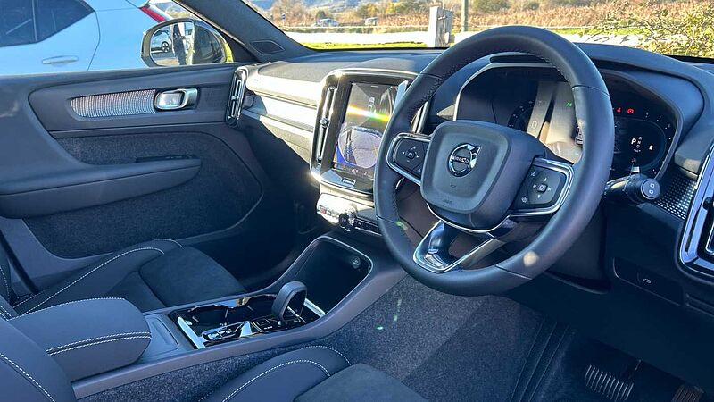 Volvo XC40 Plus, B3 Mild hybrid, Petrol, Dark(Heated Seats, Camera, Google)