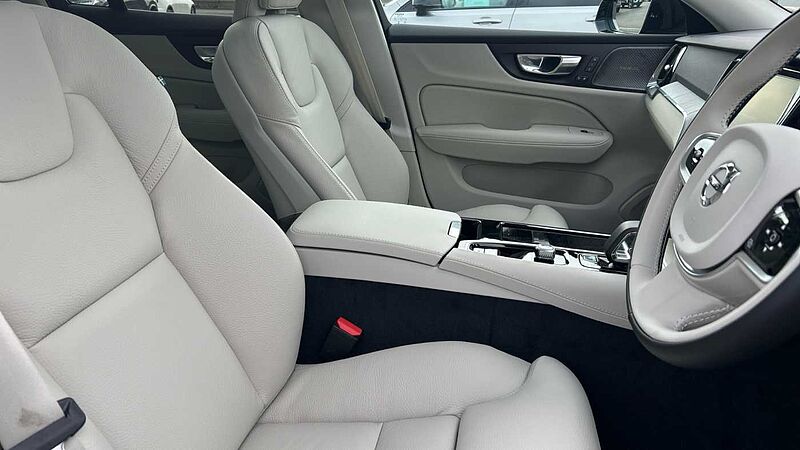 Volvo V60 Ultra, T8 AWD Plug-in hybrid, Electric/Petrol, Dark(DEMONSTRATOR - Sunroof)