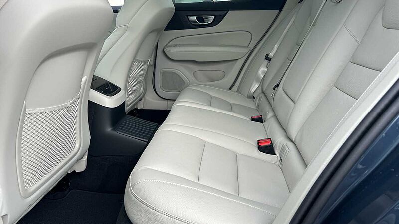 Volvo V60 Ultra, T8 AWD Plug-in hybrid, Electric/Petrol, Dark(DEMONSTRATOR - Sunroof)