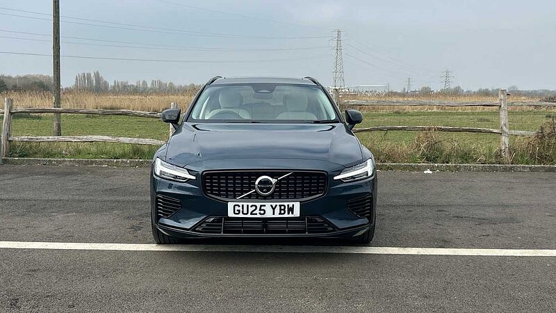 Volvo V60 Ultra, T8 AWD Plug-in hybrid, Electric/Petrol, Dark(DEMONSTRATOR - Sunroof)