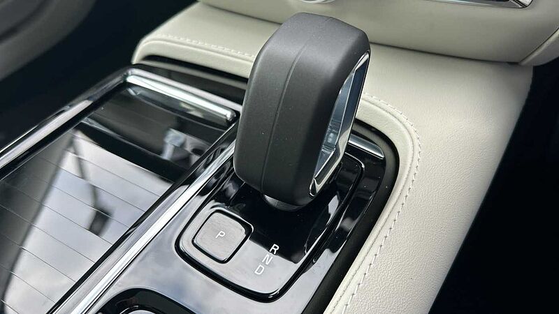 Volvo V60 Ultra, T8 AWD Plug-in hybrid, Electric/Petrol, Dark(DEMONSTRATOR - Sunroof)