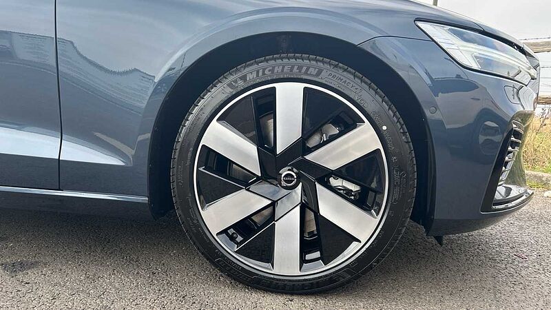 Volvo V60 Ultra, T8 AWD Plug-in hybrid, Electric/Petrol, Dark(DEMONSTRATOR - Sunroof)