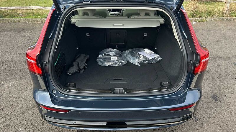 Volvo V60 Ultra, T8 AWD Plug-in hybrid, Electric/Petrol, Dark(DEMONSTRATOR - Sunroof)