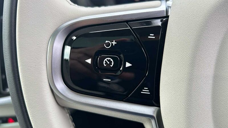 Volvo V60 Ultra, T8 AWD Plug-in hybrid, Electric/Petrol, Dark(DEMONSTRATOR - Sunroof)
