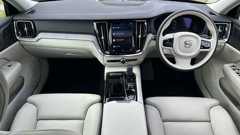 Volvo V60 Ultra, T8 AWD Plug-in hybrid, Electric/Petrol, Dark(DEMONSTRATOR - Sunroof)