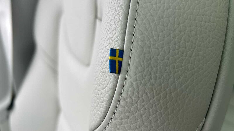 Volvo V60 Ultra, T8 AWD Plug-in hybrid, Electric/Petrol, Dark(DEMONSTRATOR - Sunroof)