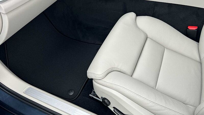 Volvo V60 Ultra, T8 AWD Plug-in hybrid, Electric/Petrol, Dark(DEMONSTRATOR - Sunroof)