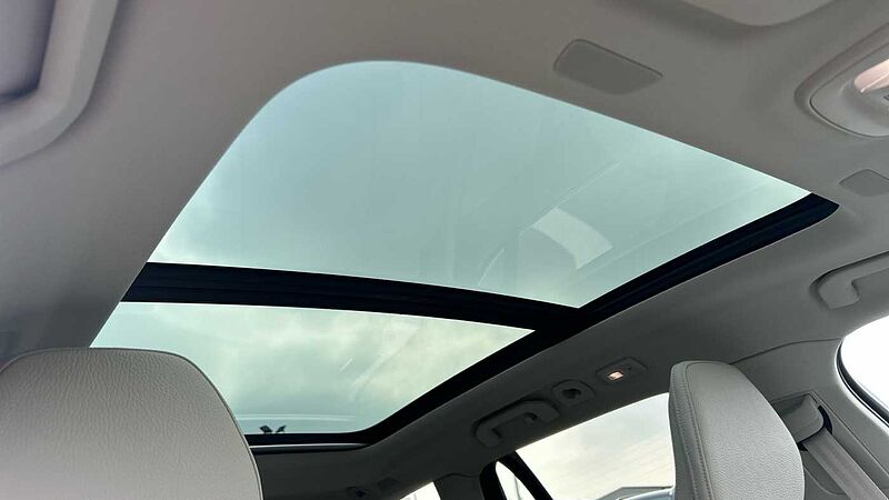 Volvo V60 Ultra, T8 AWD Plug-in hybrid, Electric/Petrol, Dark(DEMONSTRATOR - Sunroof)