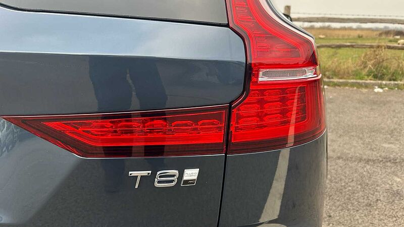 Volvo V60 Ultra, T8 AWD Plug-in hybrid, Electric/Petrol, Dark(DEMONSTRATOR - Sunroof)