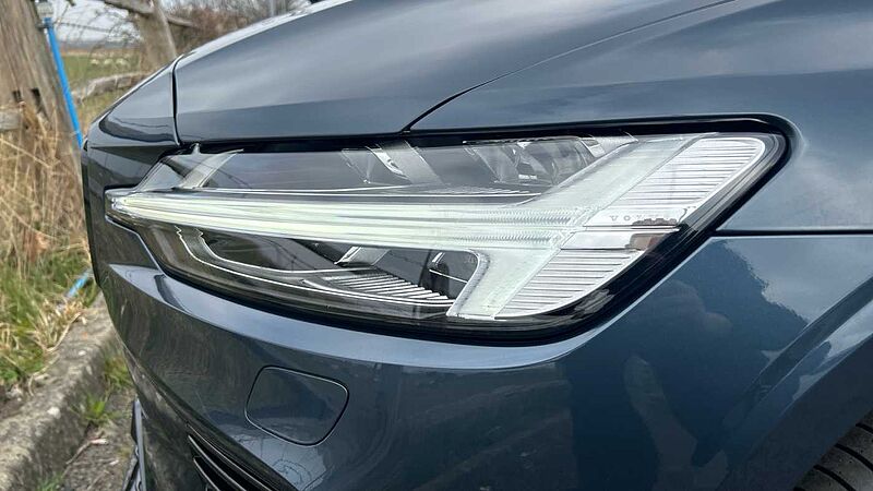 Volvo V60 Ultra, T8 AWD Plug-in hybrid, Electric/Petrol, Dark(DEMONSTRATOR - Sunroof)