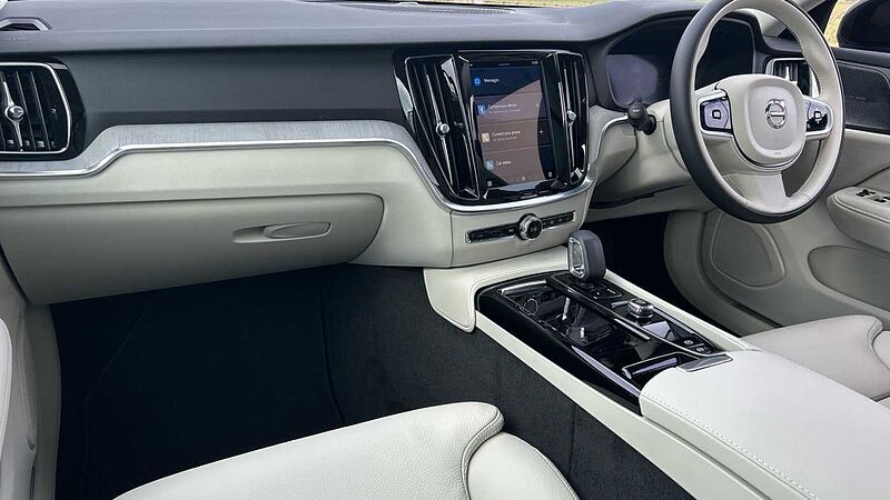 Volvo V60 Ultra, T8 AWD Plug-in hybrid, Electric/Petrol, Dark(DEMONSTRATOR - Sunroof)