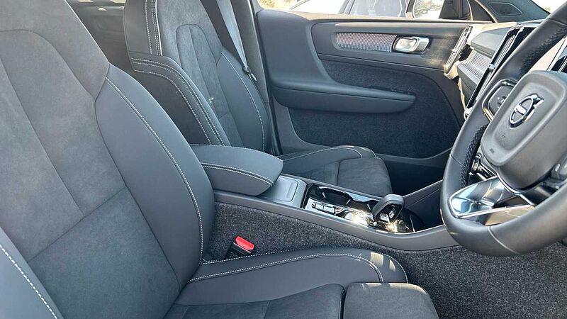 Volvo XC40 Black Edition Plus, B3 Mild hybrid, Petrol(DEMONSTRATOR, Camera, Google)