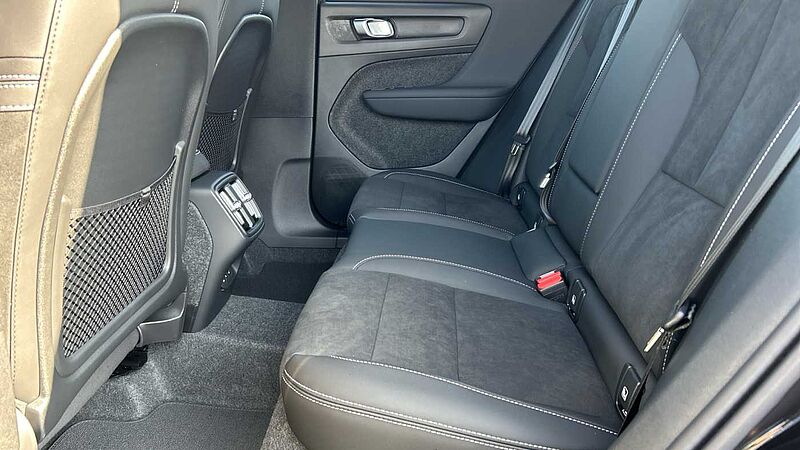 Volvo XC40 Black Edition Plus, B3 Mild hybrid, Petrol(DEMONSTRATOR, Camera, Google)