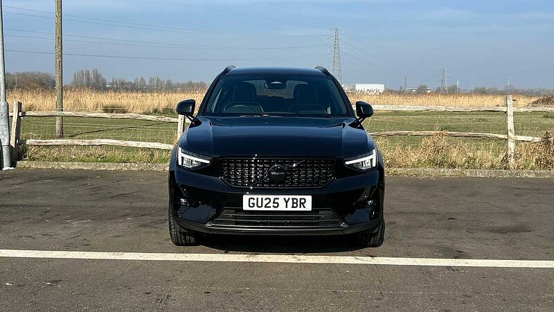 Volvo XC40 Black Edition Plus, B3 Mild hybrid, Petrol(DEMONSTRATOR, Camera, Google)