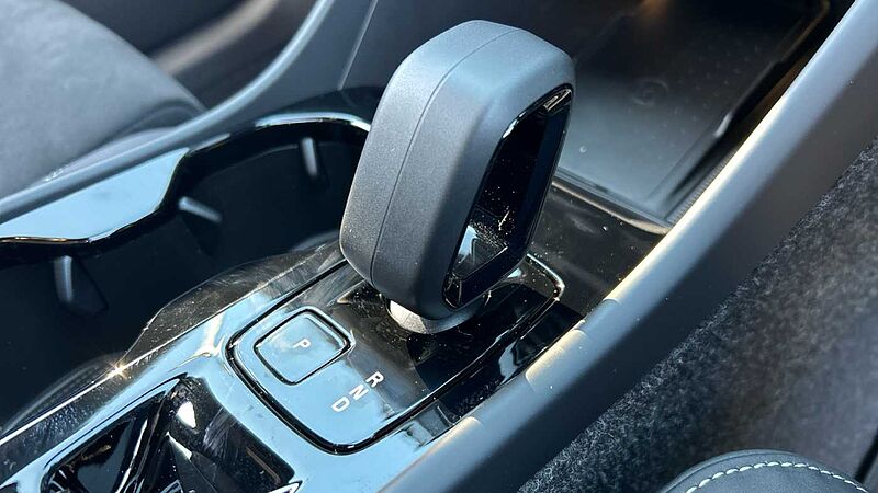 Volvo XC40 Black Edition Plus, B3 Mild hybrid, Petrol(DEMONSTRATOR, Camera, Google)