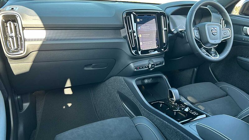 Volvo XC40 Black Edition Plus, B3 Mild hybrid, Petrol(DEMONSTRATOR, Camera, Google)