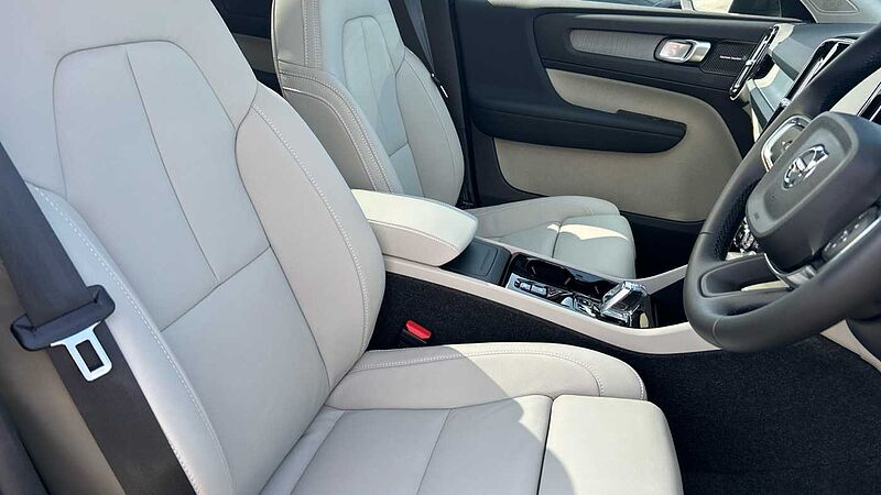 Volvo XC40 Ultra, B3 Mild hybrid, Petrol, Dark (CBS- Sunroof, 360, BLIS, Heated Seats)