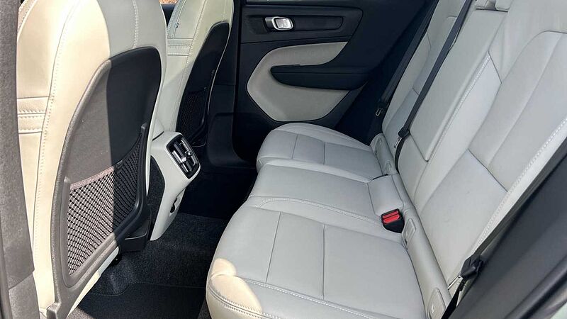 Volvo XC40 Ultra, B3 Mild hybrid, Petrol, Dark (CBS- Sunroof, 360, BLIS, Heated Seats)