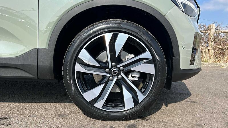 Volvo XC40 Ultra, B3 Mild hybrid, Petrol, Dark (CBS- Sunroof, 360, BLIS, Heated Seats)
