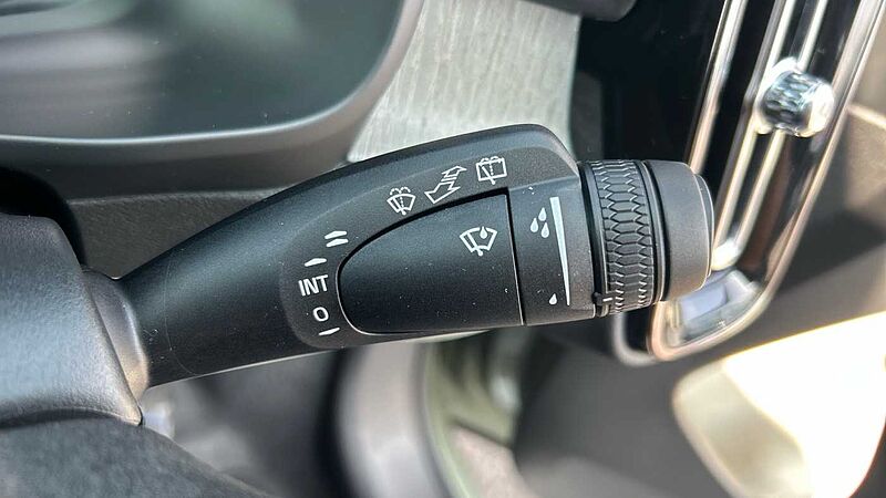 Volvo XC40 Ultra, B3 Mild hybrid, Petrol, Dark (CBS- Sunroof, 360, BLIS, Heated Seats)