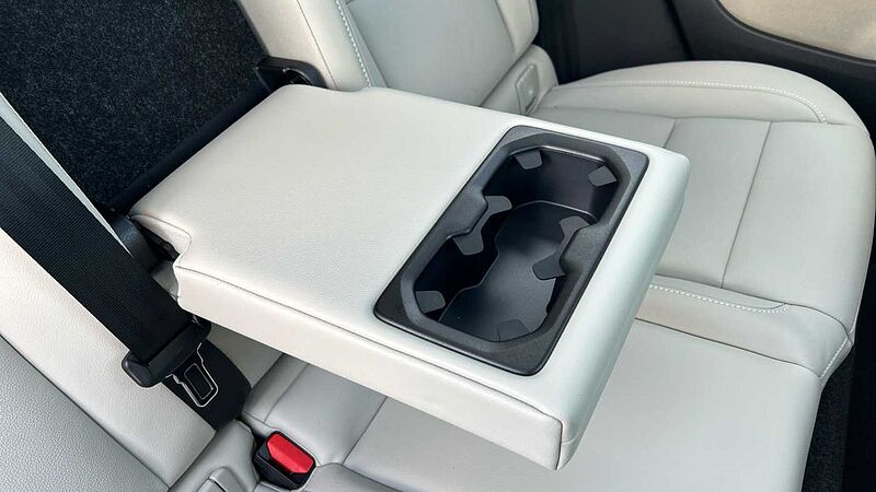 Volvo XC40 Ultra, B3 Mild hybrid, Petrol, Dark (CBS- Sunroof, 360, BLIS, Heated Seats)