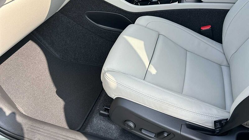 Volvo XC40 Ultra, B3 Mild hybrid, Petrol, Dark (CBS- Sunroof, 360, BLIS, Heated Seats)