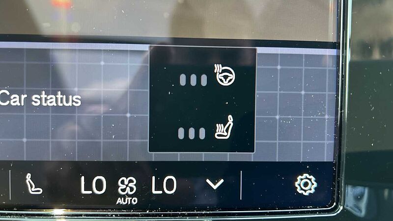 Volvo XC40 Ultra, B3 Mild hybrid, Petrol, Dark (CBS- Sunroof, 360, BLIS, Heated Seats)