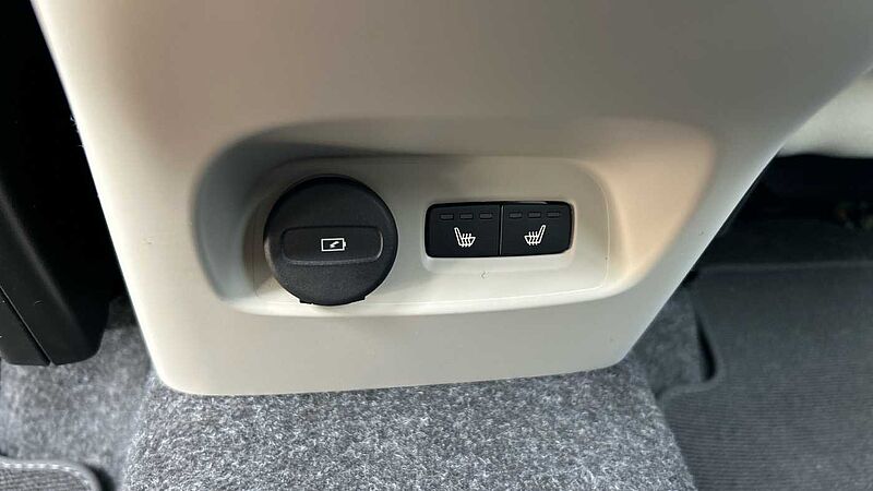 Volvo XC40 Ultra, B3 Mild hybrid, Petrol, Dark (CBS- Sunroof, 360, BLIS, Heated Seats)