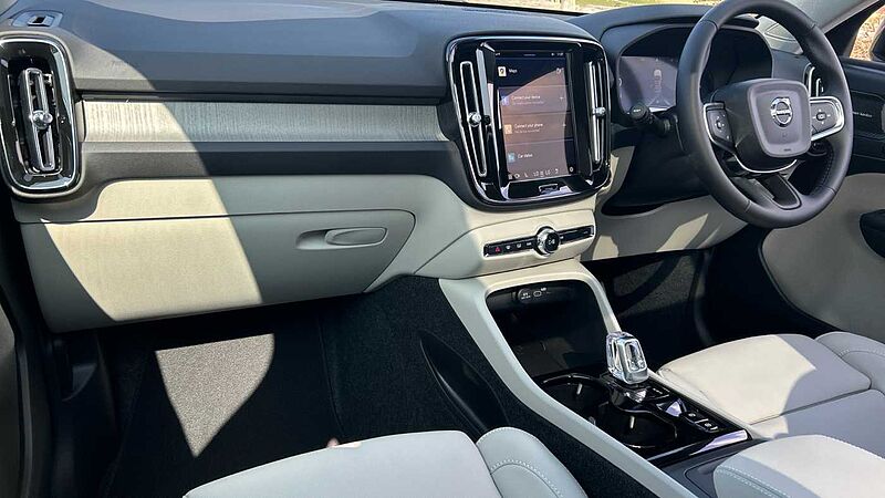 Volvo XC40 Ultra, B3 Mild hybrid, Petrol, Dark (CBS- Sunroof, 360, BLIS, Heated Seats)
