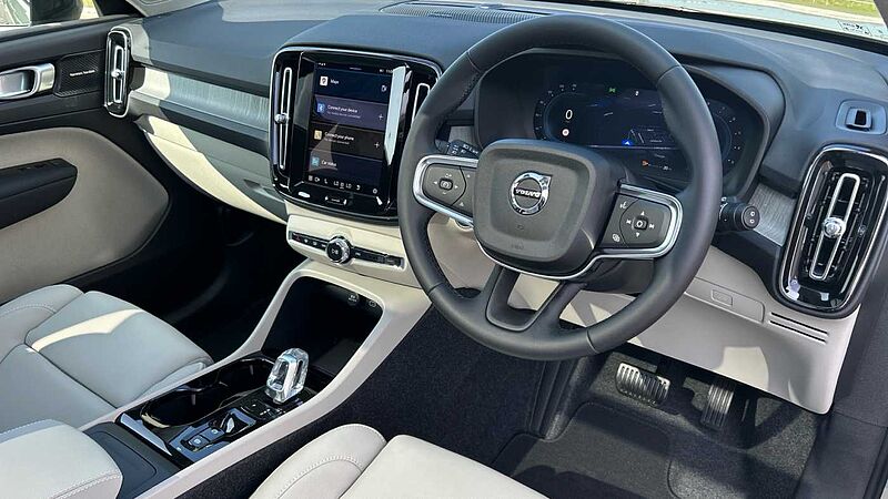 Volvo XC40 Ultra, B3 Mild hybrid, Petrol, Dark (CBS- Sunroof, 360, BLIS, Heated Seats)