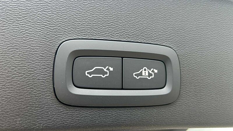 Volvo XC40 Ultra, B4 Mild hybrid, Petrol, Bright (Ex Demonstrator, Panroof, BLIS, 360)