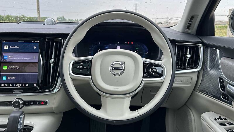 Volvo V90 Ultra, T8 AWD Plug-in hybrid, Electric/Petrol, (Dark Demonstrator, Sunroof)