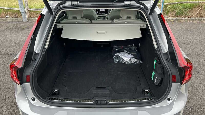 Volvo V90 Ultra, T8 AWD Plug-in hybrid, Electric/Petrol, (Dark Demonstrator, Sunroof)