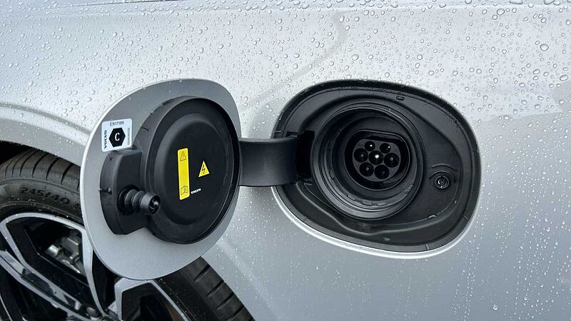 Volvo V90 Ultra, T8 AWD Plug-in hybrid, Electric/Petrol, (Dark Demonstrator, Sunroof)